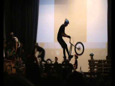 Demostració al col·legi Maristes d'Igualada 2011