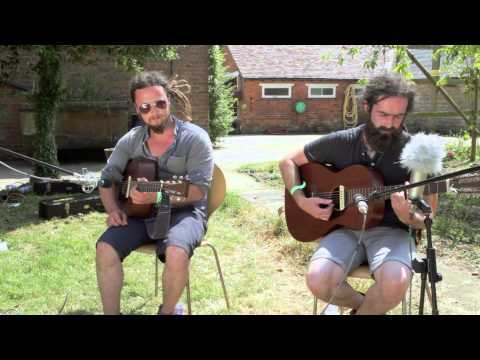 Lloyd Yates - Runs Like Fire - Barn On The Farm Sessions