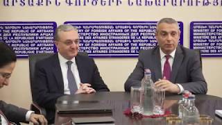 Зограб Мнацаканян встретился с сотрудниками МИД Арцаха