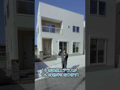 design-toit-terrasse-cascade-table-chaises-plantes