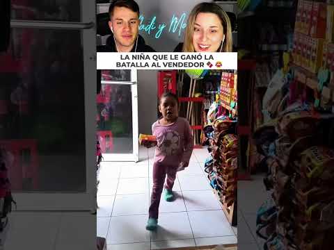 El vendedor intenta vengarse dándole puras monedas y la niña le aplica jugada maestra