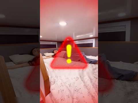 Ik Werd Wakker Toen Het Plafond Omlaag Kwam! 😱