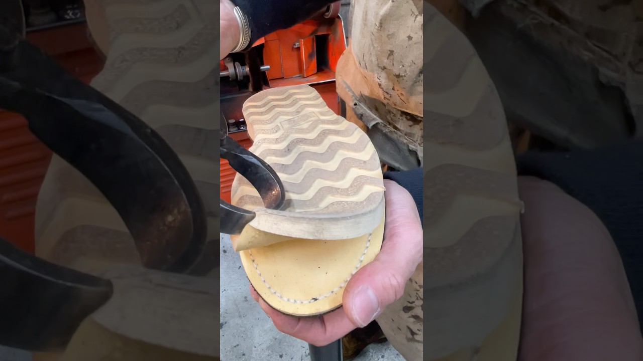 クレープソールからビブラム100ソールへ！#靴修理名古屋 #redwing #shoerepair #レッドウィング修理 ウィング #レッドウイング #shorts