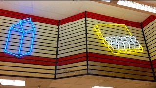 Original GIANT FOOD STORE w/ VINTAGE NEON in Baltimore, Maryland