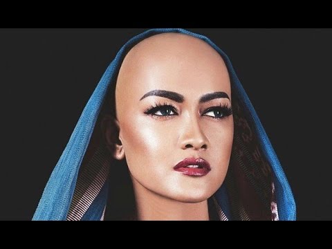 Senin, Jupe Pamer Kepala Botak!