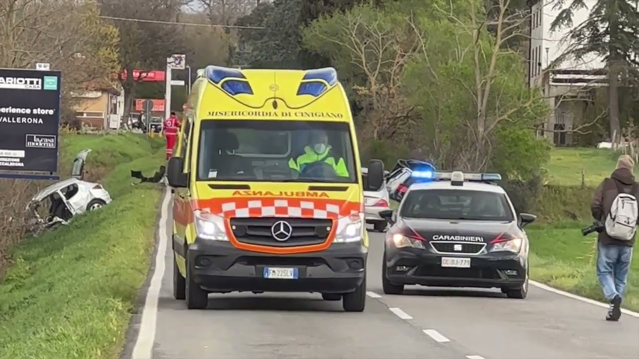 Sangue sulla strada: morti due fratelli. Una terza persona ferita