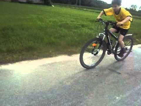 Zdzichu i Krzychu jezdrzą na rowerze krosie FILMIK 1