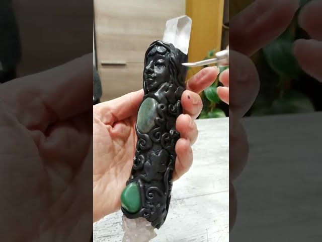 Vídeo relacionado con WOONEKY Varita Mágica de Cristal Natural para Niños y Cosplay, Tamaño Mediano, Amatista y Piedras Incrustadas, Adecuado para Decoración de Fiesta, Accesorios Únicos para Disfraces