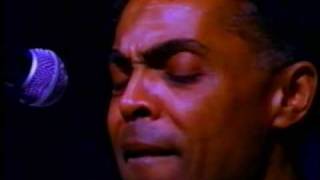7º  Prêmio da Música Brasileira (1993) - Gilberto Gil canta &quot;Chove Chuva&quot;