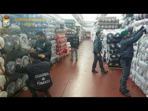 Maxi sequestro di tessuti a Prato
