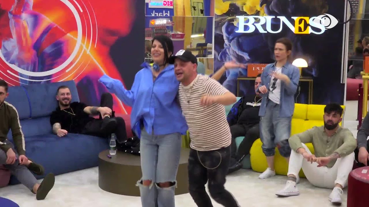 Elvisi dhe Lediona bëjnë performancën e tyre, këndojnë dhe kërcejnë natën e karaokeve