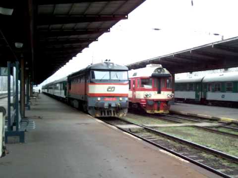 749 121 - na čele R 1144 - čeká na odjezd - Praha Vršovice - 21.11.2010.