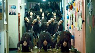 【戦慄】廊下を埋め尽くす“組体操軍団”が迫り来る！／山田杏奈主演 映画『NEW GROUP』本編映像