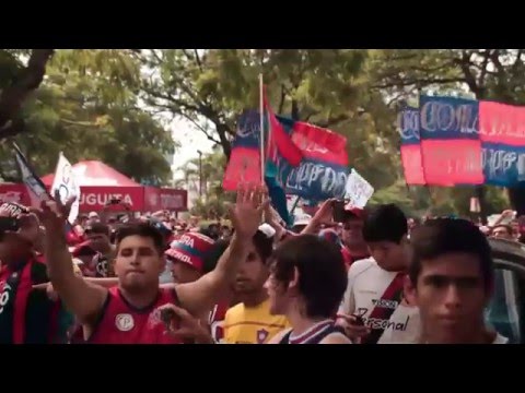 "Cerro vaya al frente!" Barra: La Plaza y Comando • Club: Cerro Porteño • País: Paraguay