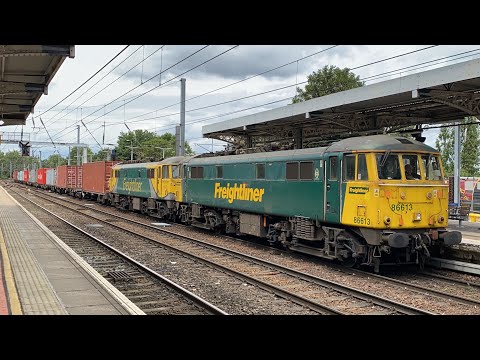 Freightliners 86613 and 86622 head through Ipswich working 4M87 14/7/20