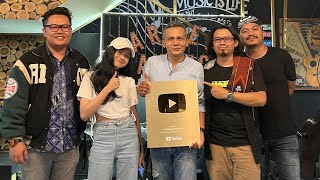 Download lagu SALLSA BINTAN DI SAWER NYANYI BULED SAMA CRAZY RICH TASIK mp3