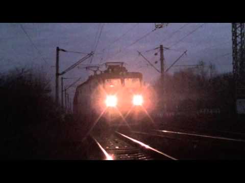 Locomotiva electrica 40-0666-4 intra in Suceava cu IR1765 Iasi - Timisoara Nord