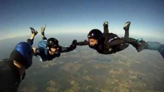 preview picture of video 'New Year's skydives'