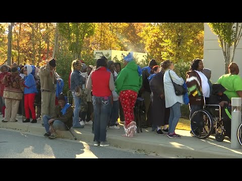 Molina Healthcare, Food Lion & New Horizon give away 300 turkeys