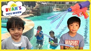 Ryan ToysReview playtime with water toys