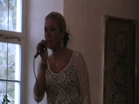 Skymtar för en stund. Sandra