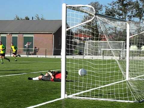 Knollendam - Nieuw Sloten. Danny Kramer scoort 1-0