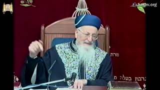 הלכות שבת וחנוכה - פרשת וישלח תשס"ז - מרן הרב מרדכי אליהו (הרב מרדכי אליהו זצ"ל) - התמונה מוצגת ישירות מתוך אתר האינטרנט יוטיוב. זכויות היוצרים בתמונה שייכות ליוצרה. קישור קרדיט למקור התוכן נמצא בתוך דף הסרטון