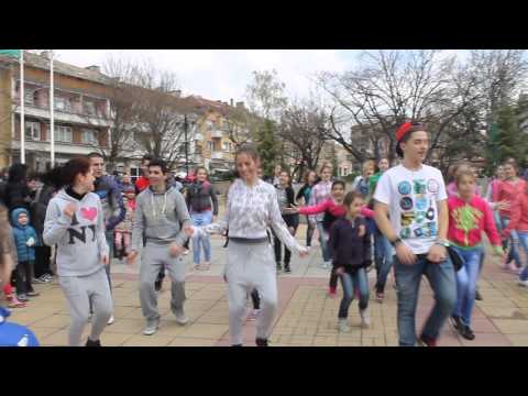 Читалищен флашмоб и Голямото боядисване на яйцата на Велики четвъртък в Айтос