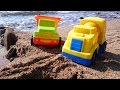 Мультфильм про рабочие машины, которые строят мост на пляже 