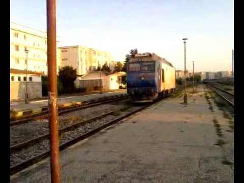 Trenul IR Mangalia-Iasi iese din triaj si trage la linia 3