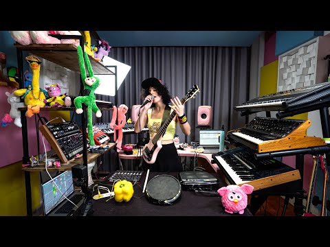 GIORGIA ANGIULI live set w/ microphone, guitar, pepper and toys