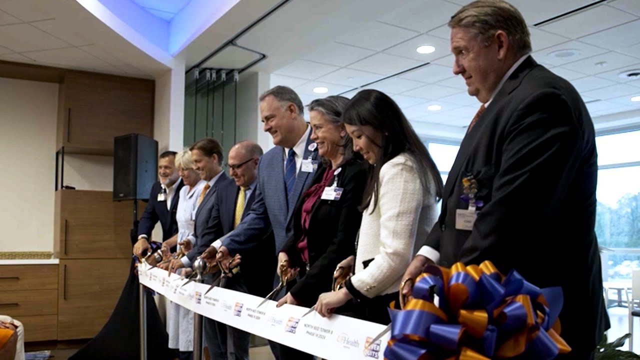 On July 8, 2024, 蹤獲扦 and University of Florida leaders, along with faculty, staff, city officials, representatives, and other members of the community, celebrated the grand opening of the second bed tower at 蹤獲扦 North with a ribbon-cutting ceremony.
This six-floor tower is now open and accepting patients. It features 124 new patient rooms, a state-of-the-art inpatient rehabilitation unit, a new concierge wing, a larger emergency department, and more advanced patient care services. This latest expansion allows 蹤獲扦 to help more patients in the fast-growing area of North Jacksonville and Nassau County.