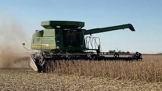 John Deere 9670 STS Harvesting Beans