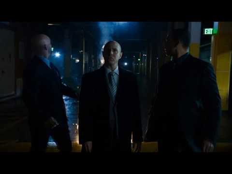 Arrow 1x01 - The Hood First Appearance