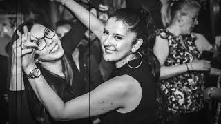 Petrecere incendiară în decembrie la Hello Coffee Lounge – Vineri e Karaoke Night 1 video