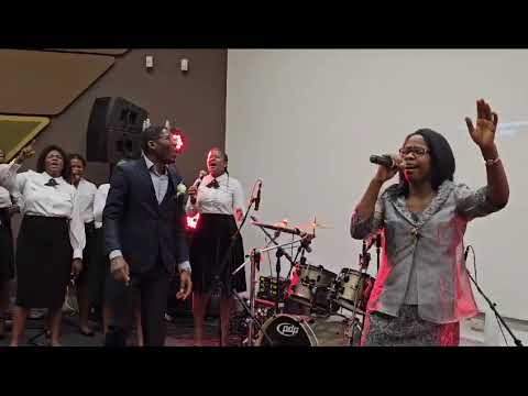Ndaiwana Hama.. Worship with Mrs Mapokotera S.