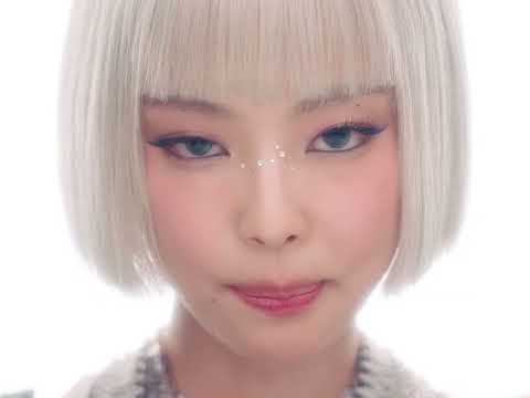 JENNIE performing ZEN