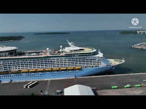 Voyager of the Seas ja MSC Poesia Jätkäsaaressa