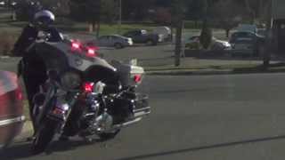 preview picture of video 'A Lincoln (NE) Police Motor Officer at Work . 11.20.2013 ( オートバイの警察 )'