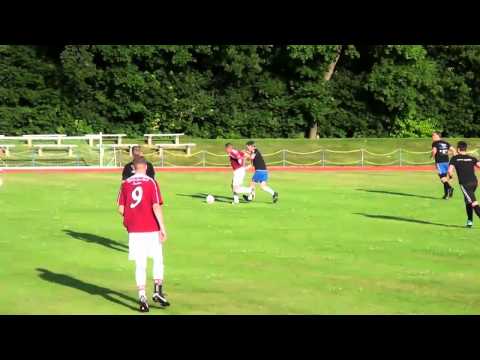 Handballer gegen Fussballer in Luckau.