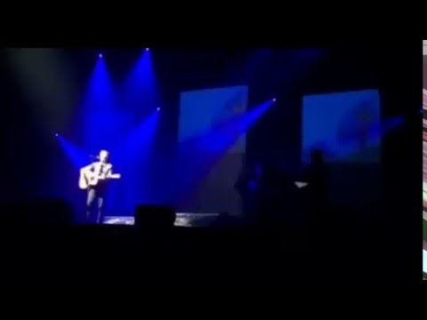 Videoclip de La ballade Nord Irlandaise (Phénix Tour) (Live) — Renaud