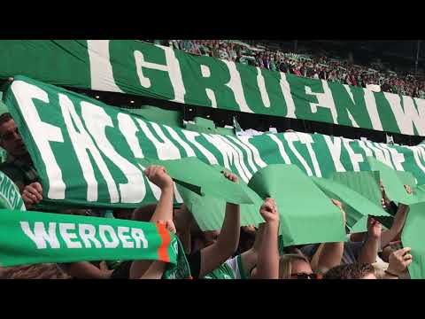 2018-09-16 SV Werder Bremen - 1. FC Nürnberg 1-1 - Einlauf der Mannschaften