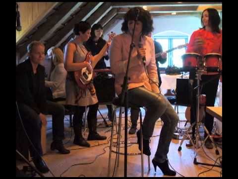 Dúkkulísur - Aldrei verður ástin til úr engu 2012