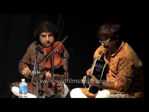 Ghazal virtuouso Vinod Kumar sings 'Niklo Na Benaqab Zamana Kharab Hai'