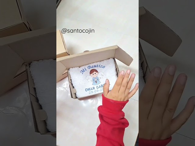 Vídeo relacionado con Detalles y Recuerdos de Bautizos, Comuniones, Bodas,Fiestas de Cumpleaños.para Invitados Originales,Pack Iman Flexible Personalizado (Cuadrado 7x7cm, Pack 24 Unidades)