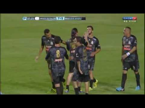 Wesley safadão...Com golaço e dois de pênalti, Safadão bate amigos de Falcão em jogo festivo