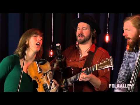 Folk Alley Sessions: The Stray Birds - "San Antonio"
