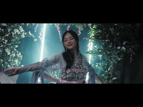 Ka Lia Universe - Ib Nrab (Half)