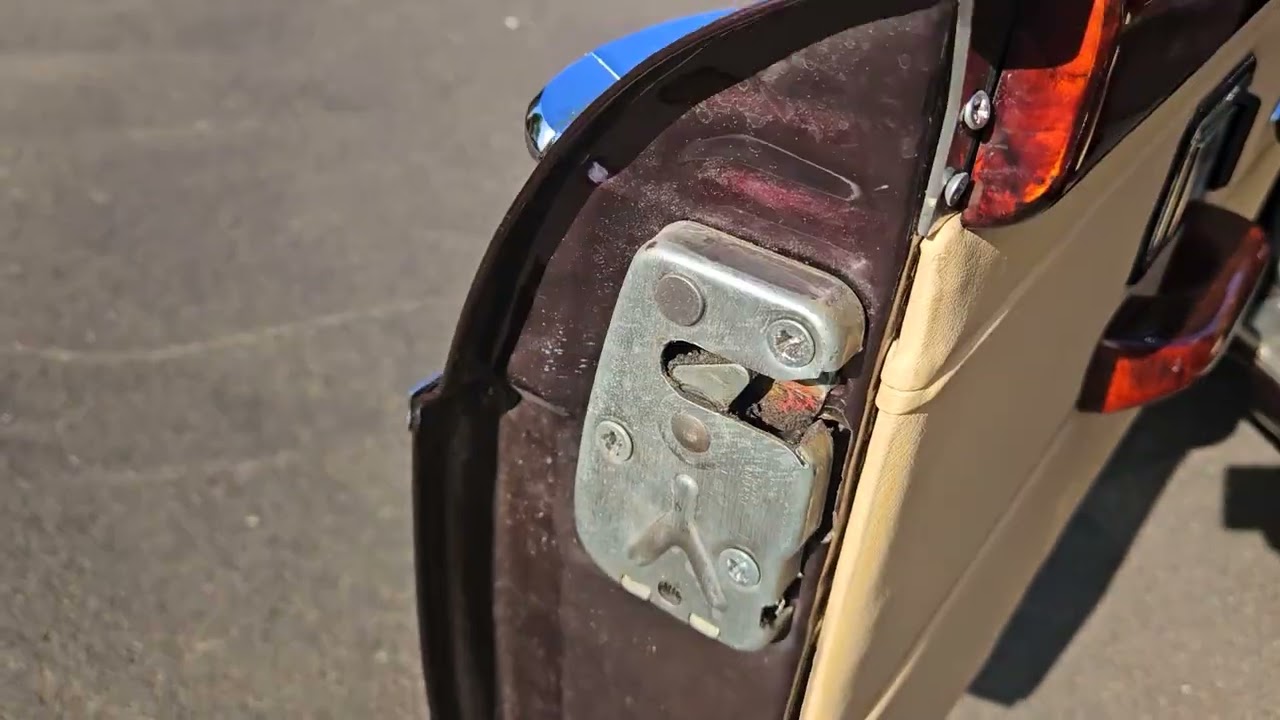 1966 MG MGB Roadster Interior Review