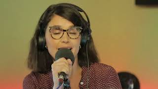 Jessie Ware performs Teardrops by Womack &amp; Womack